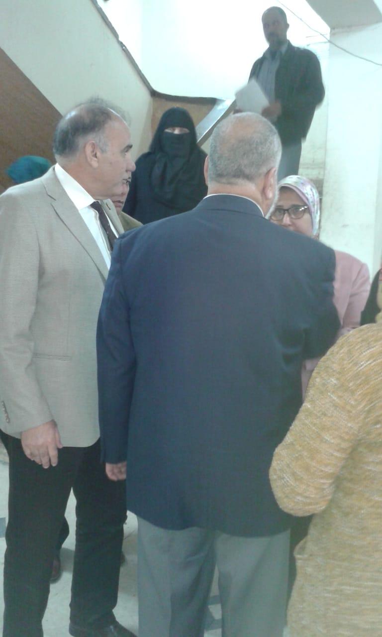    احالة ٧٣ موظف و مدير بحوث الاسكان  بحي وسط للتحقيق لتغيبهم 