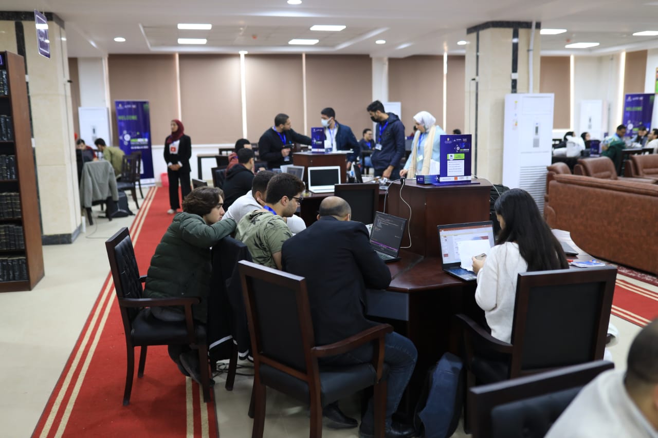 هاكاثون جامعة بنها يواصل فعالياته بمشاركة 40 فريقاً طلابياً.. لليوم الثانى 