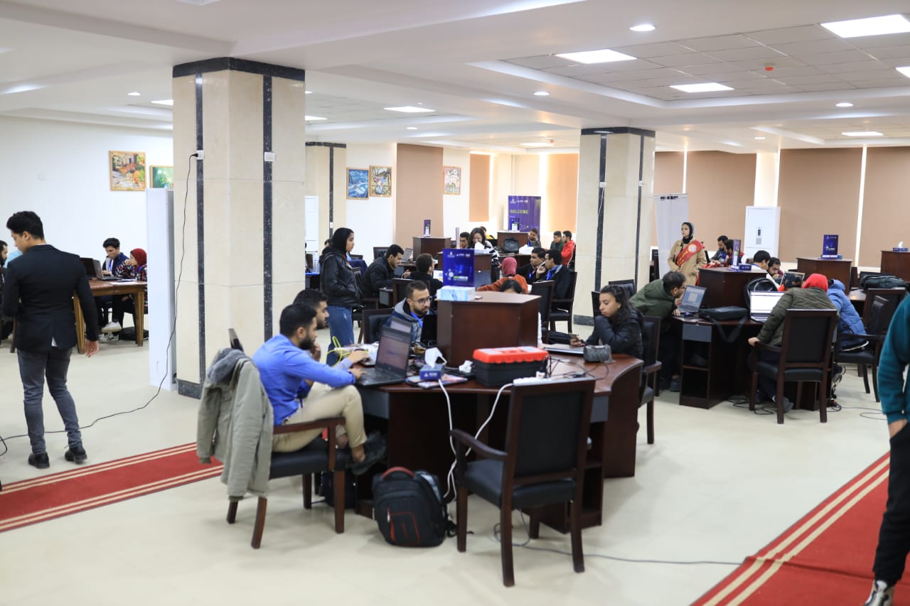 هاكاثون جامعة بنها يواصل فعالياته بمشاركة 40 فريقاً طلابياً.. لليوم الثانى 