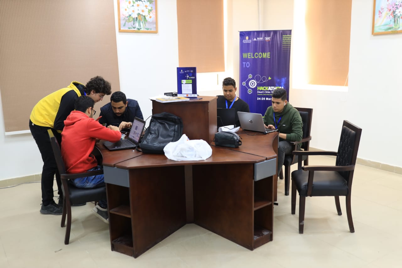 هاكاثون جامعة بنها يواصل فعالياته بمشاركة 40 فريقاً طلابياً.. لليوم الثانى 