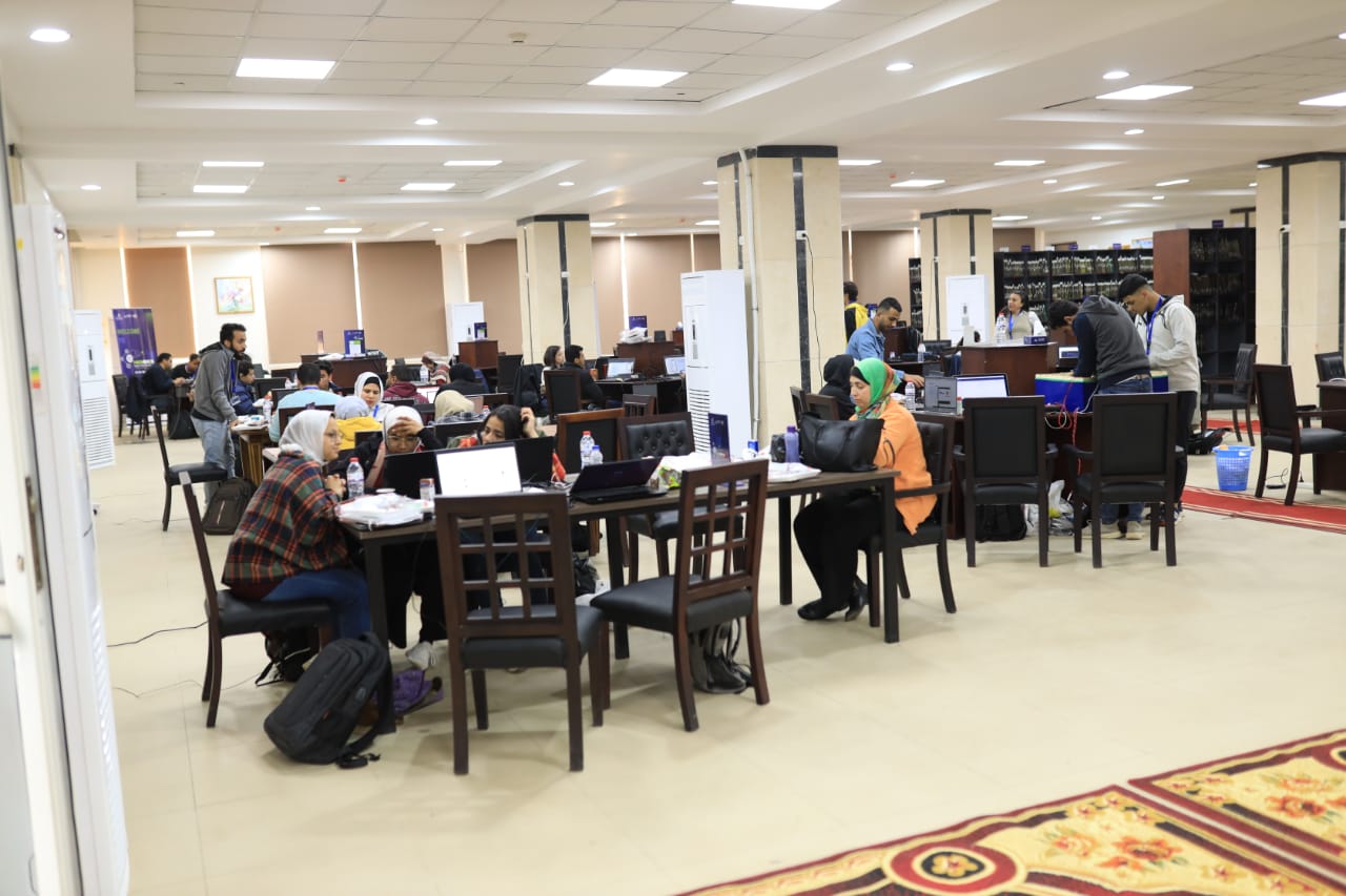 هاكاثون جامعة بنها يواصل فعالياته بمشاركة 40 فريقاً طلابياً.. لليوم الثانى 