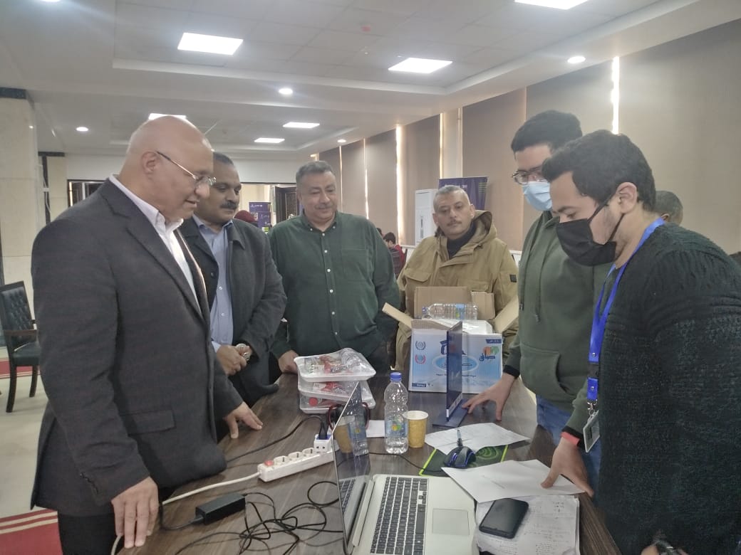 بمشاركة 40 فريقاً.. رئيس جامعة بنها يتابع اليوم الثاني لفعاليات هاكاثون المدن الذكية