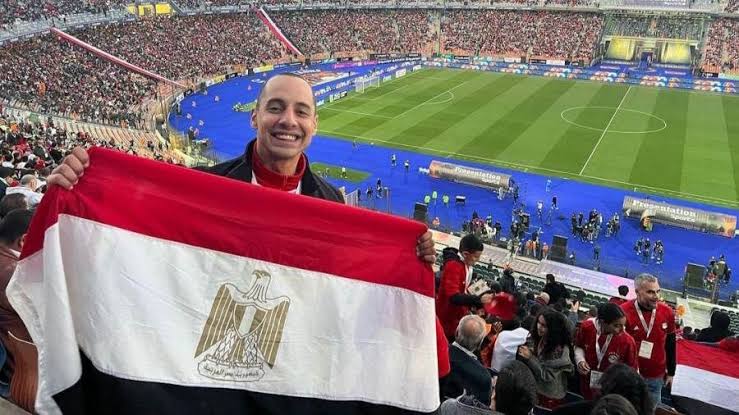 عمرو وهبة يشارك جمهوره بصورة من استاد القاهرة