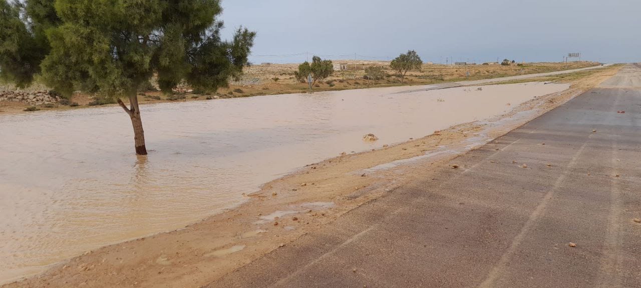 محافظ مطروح يتابع سحب مياه الامطار من شوارع مطروح