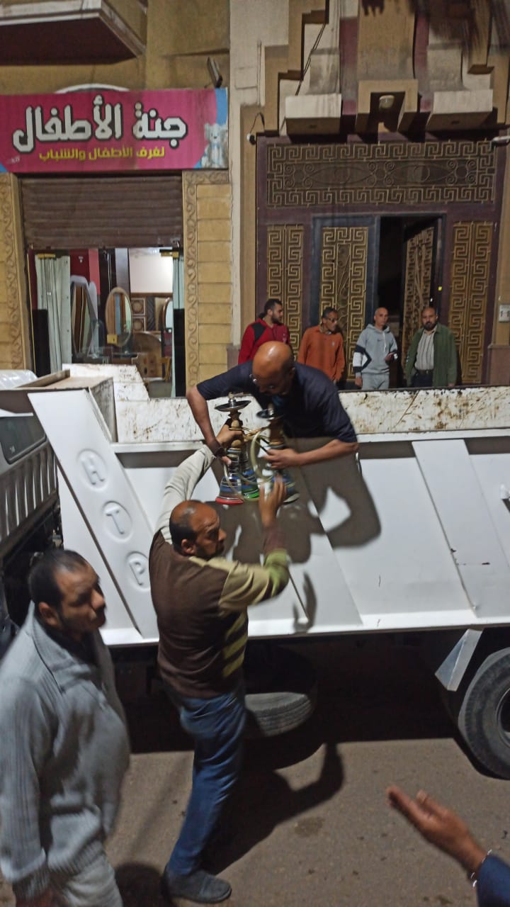 ٤٠ محضر لعدم ارتداء الكمامة  وإغلاق مقهى يقدم الشيشة للزبائن بدمياط  