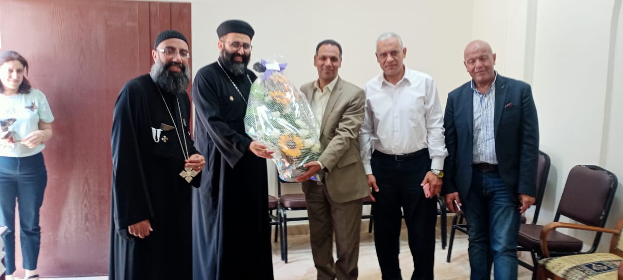 مسئولو أجهزة المدن الجديدة يقدمون التهنئة للإخوة الأقباط بمناسبة عيد القيامة المجيد