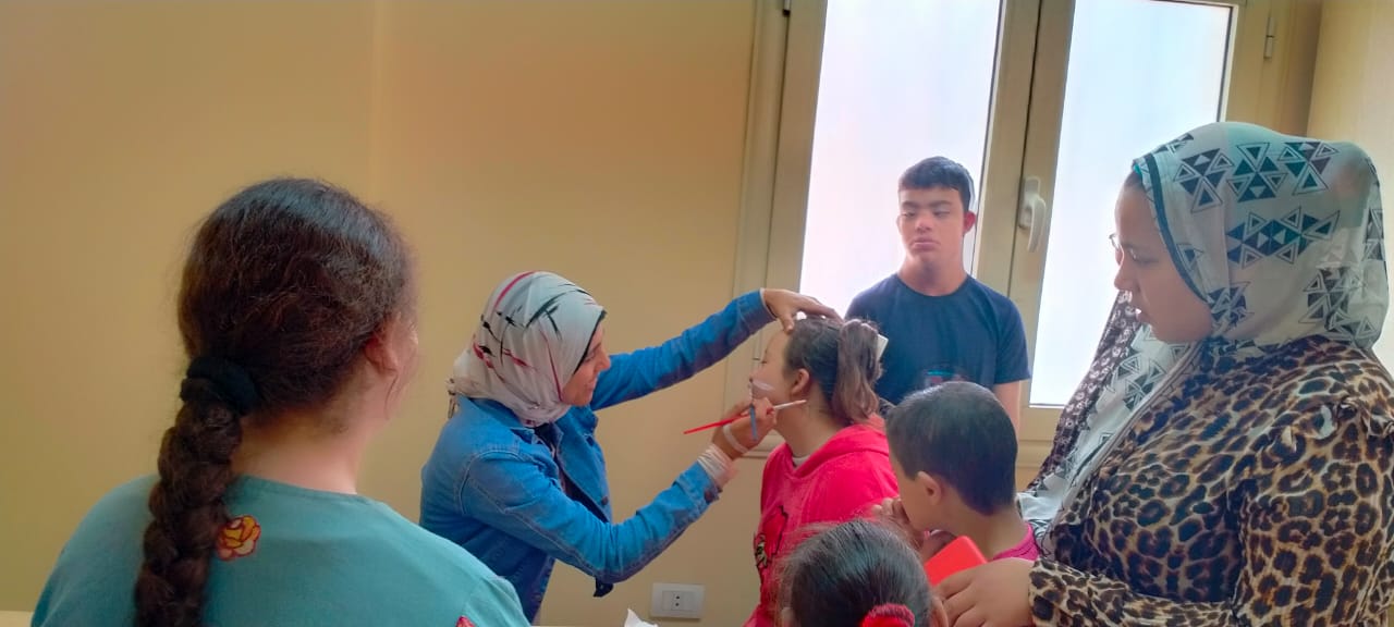 احتفالا بذكرى تحرير سيناء.. علم مصر على وجوه الاطفال  بمراكز شباب القليوبية