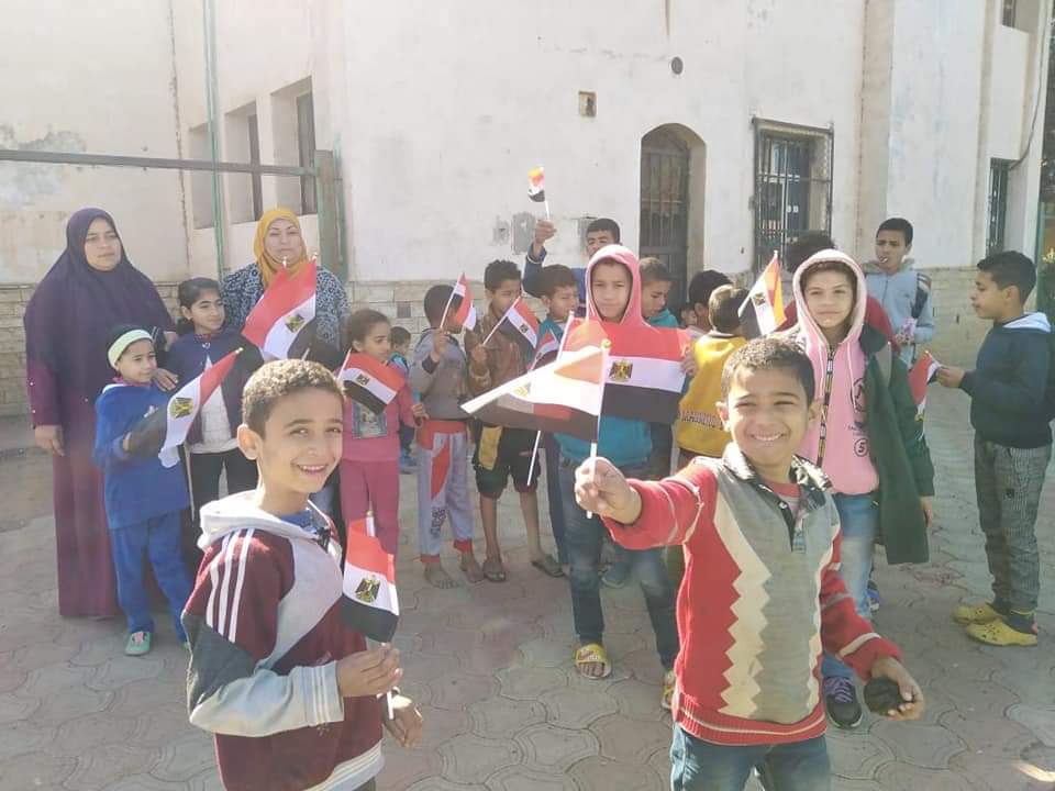 احتفالا بذكرى تحرير سيناء.. علم مصر على وجوه الاطفال  بمراكز شباب القليوبية