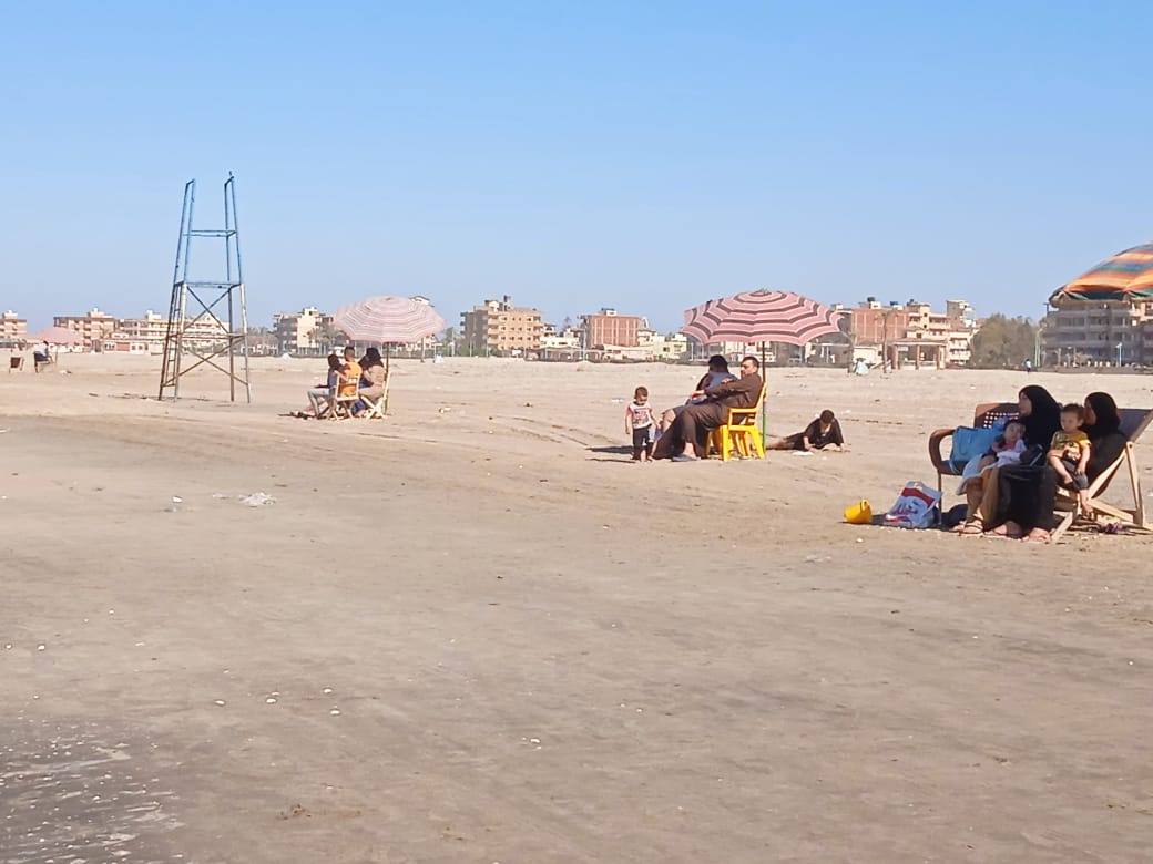  محافظ الدقهلية يتابع مع رئيس مدينة جمصة اجراءات عودة فتح الشاطئ