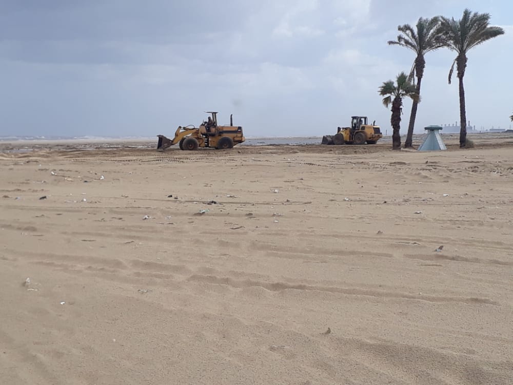  محافظ الدقهلية يتابع مع رئيس مدينة جمصة اجراءات عودة فتح الشاطئ