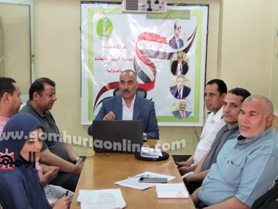 محمود الفولي يتابع امتحانات الدبلومات من غرفة العمليات