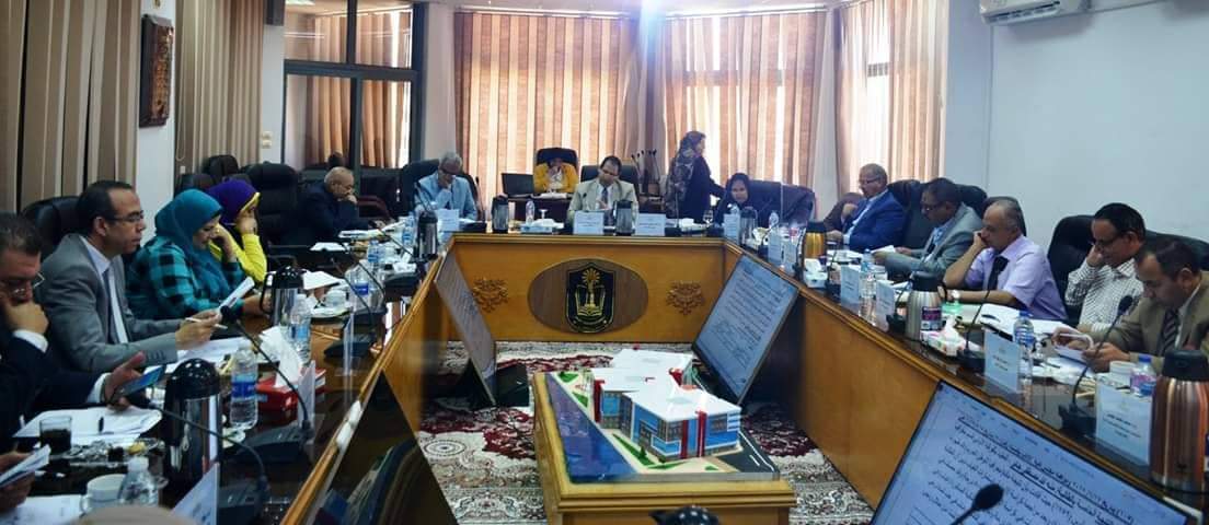 شاهين يدعو كليات بورسعيد لفتح أبوابها للطلاب لممارسة الأنشطة الطلابية خلال الإجازة الصيفية