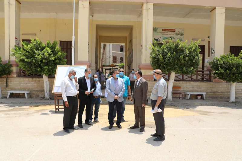 محافظ المنوفية يتفقد مدرسة المساعي المشكورة للإطمئنان علي سير إمتحانات الثانوية العامة .. صور وفيديو