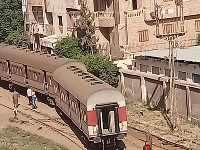 خروج العربة الأخيرة من قطار بنها منوف عن القضبان بمحطة الباجور
