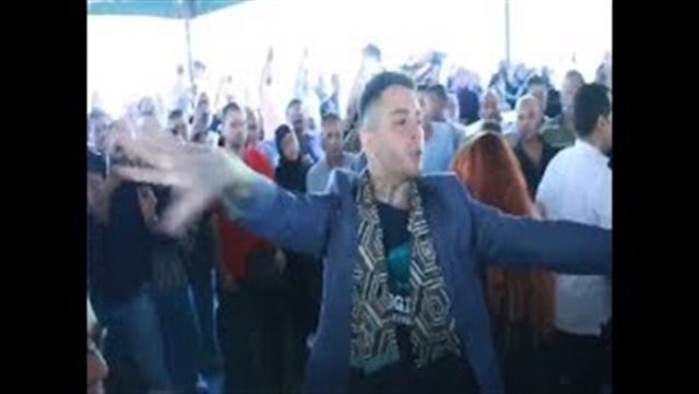 نجوم الفن يودعون الراحل الفاروق الفيشاوى بمسجد مصطفى محمود .. صور