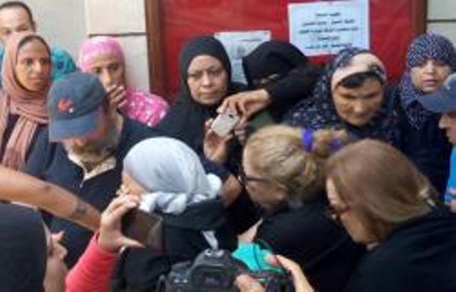 نجوم الفن يودعون الراحل الفاروق الفيشاوى بمسجد مصطفى محمود .. صور