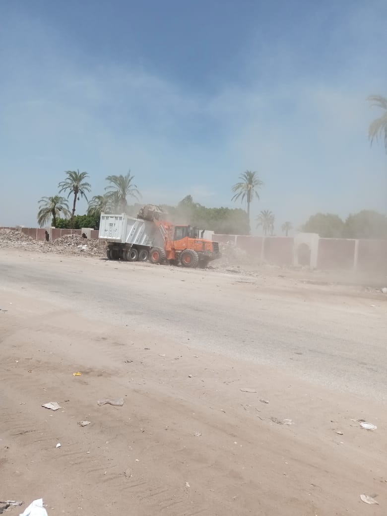 محافظ أسيوط يعلن تكثيف حملات النظافة بالمراكز والاحياء ورفع 35 طن مخلفات  خلال حملة بحى شرق