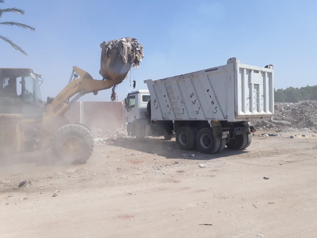 محافظ أسيوط يعلن تكثيف حملات النظافة بالمراكز والاحياء ورفع 35 طن مخلفات  خلال حملة بحى شرق