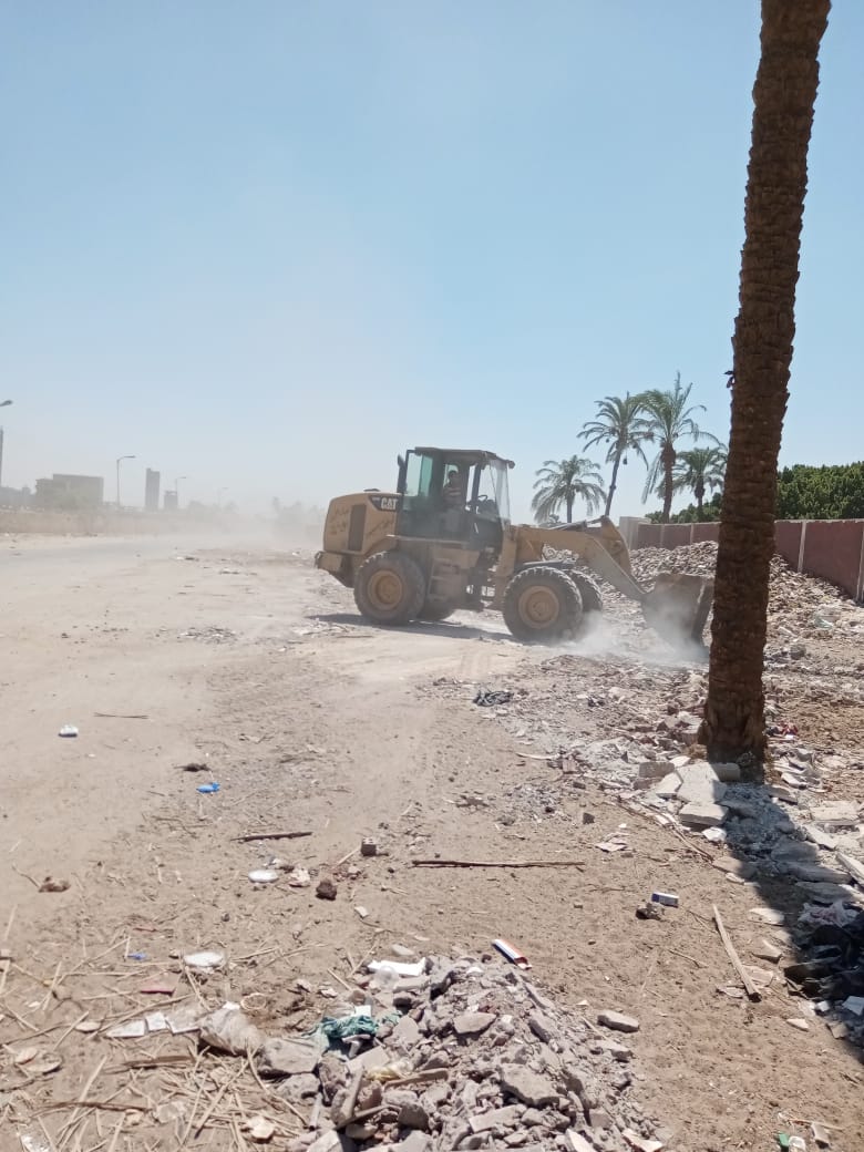 محافظ أسيوط يعلن تكثيف حملات النظافة بالمراكز والاحياء ورفع 35 طن مخلفات  خلال حملة بحى شرق