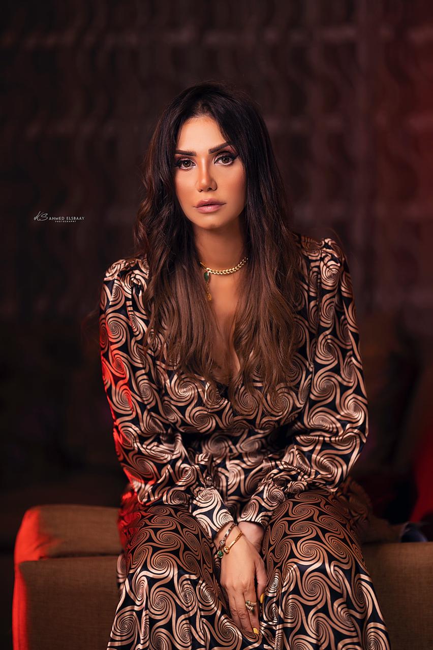 بفستان يصل سعره 900 دولار.. إيناس عزالدين تخطف الأنظار برشاقتها (صور)