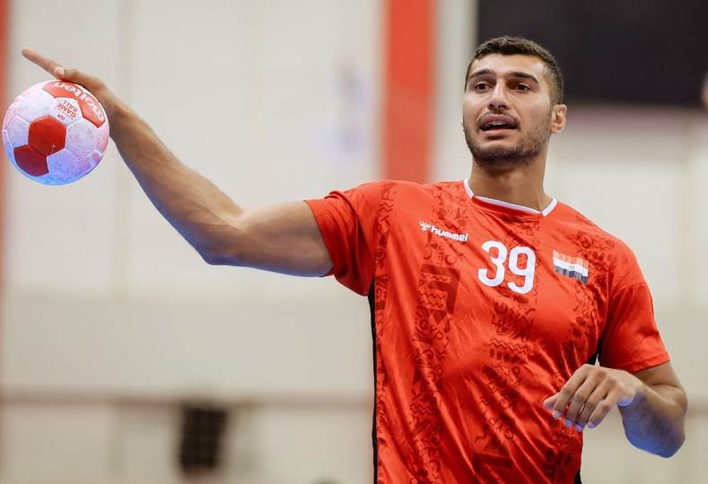 يحي الدرع لاعب منتخب مصر لكرة اليد