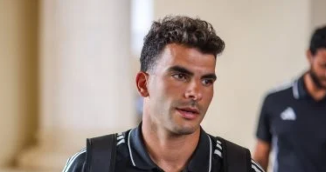 وصول لاعبى الأهلى لملعب المباراة