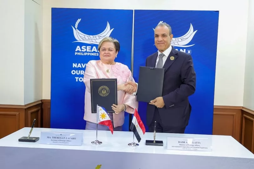 الدكتور بدر عبدالعاطي ونظيره الفلبيني