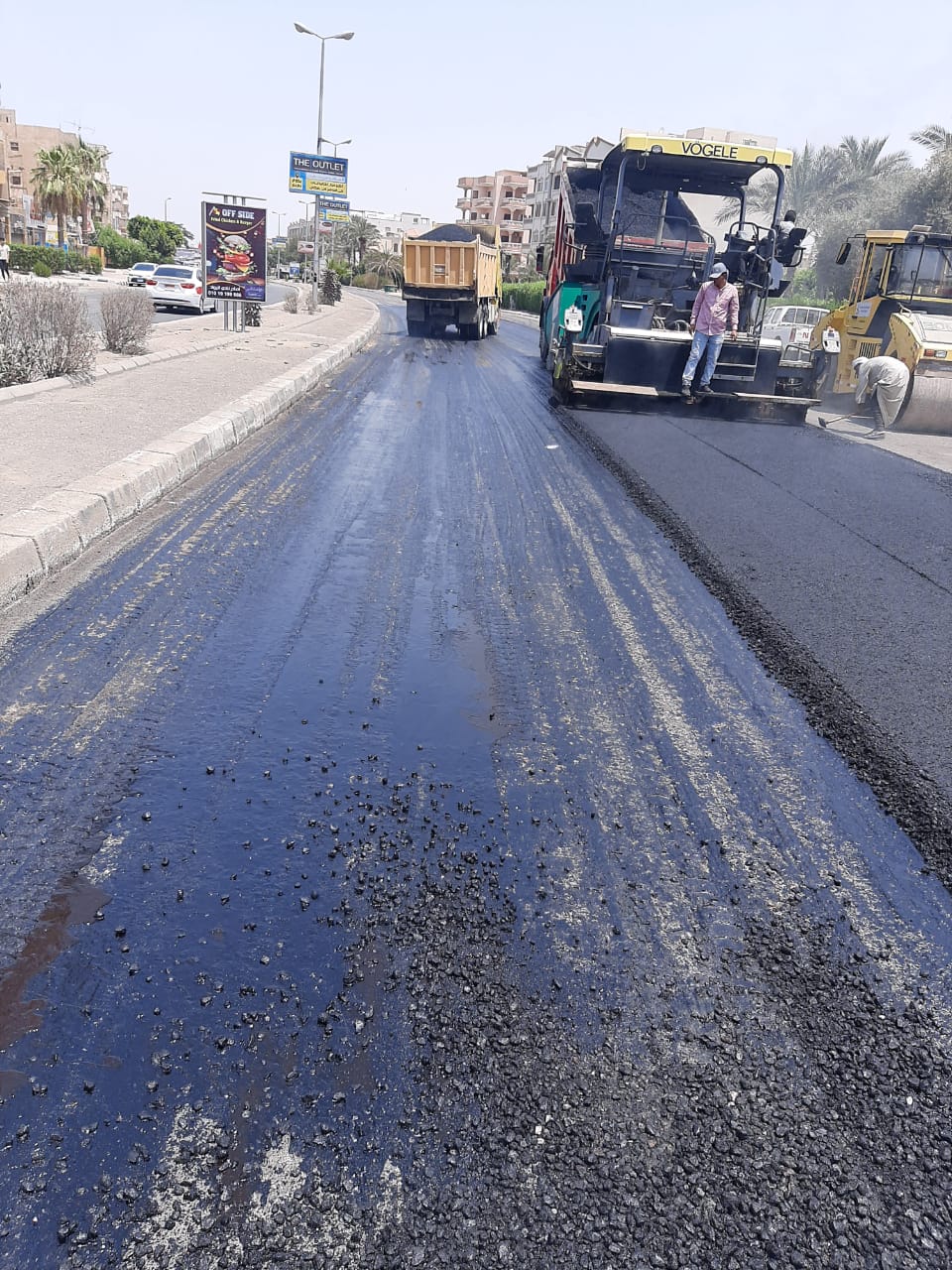 الإسكان : رفع كفاءة وتطوير الطرق بالحي الثالث بالعاشر من رمضان