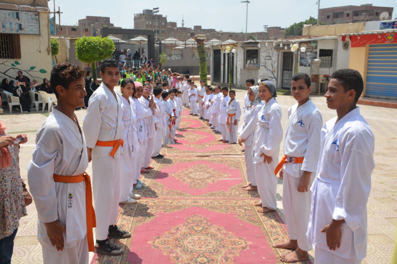 الهجان يفتتح ويتفقد ١٠ مشاريع بالخانكة والخصوص.. ويلتقى المواطنين ويوجه بحل مشكلاتهم فورا