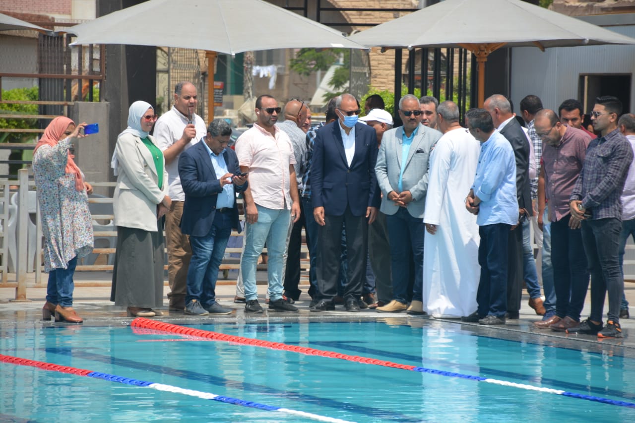 الهجان يفتتح ويتفقد ١٠ مشاريع بالخانكة والخصوص.. ويلتقى المواطنين ويوجه بحل مشكلاتهم فورا