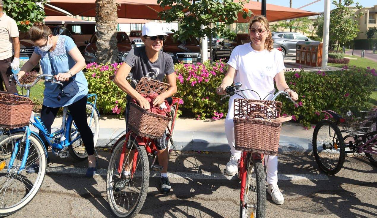 وزيرا السياحة و الطيران و30 سفيرا يشاركون في ماراثون الدراجات الهوائية بشرم الشيخ .صور