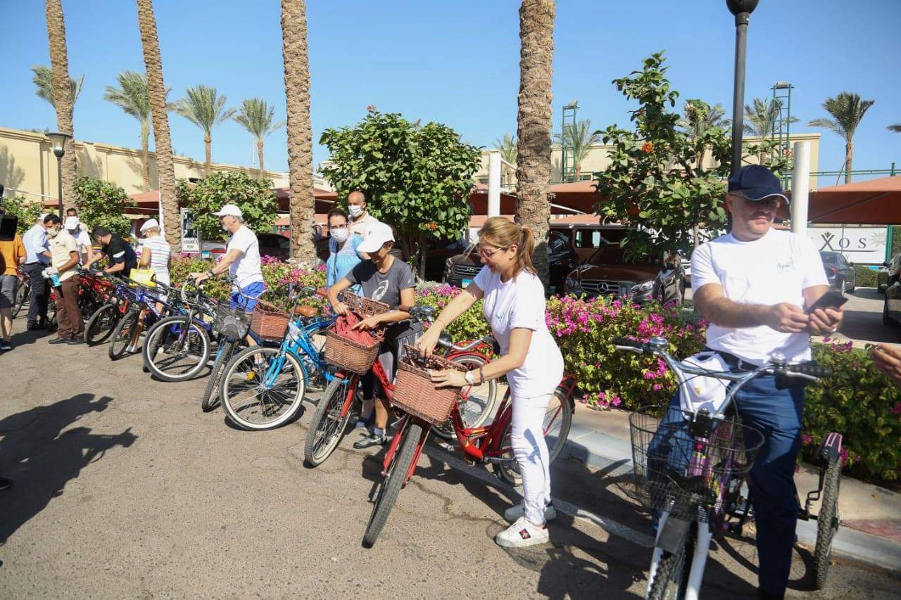 وزيرا السياحة و الطيران و30 سفيرا يشاركون في ماراثون الدراجات الهوائية بشرم الشيخ .صور