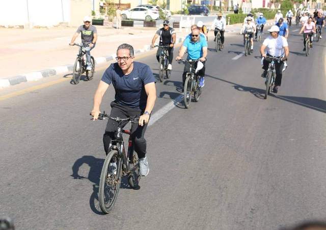 وزيرا السياحة و الطيران و30 سفيرا يشاركون في ماراثون الدراجات الهوائية بشرم الشيخ .صور