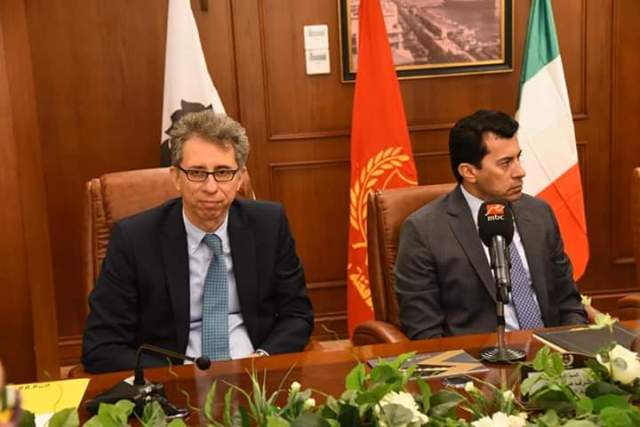  وزيرا البترول والشباب والرياضة يوقعان بروتوكول تسليم الوحدة الصحية ومركز شباب الشيخ زايد 