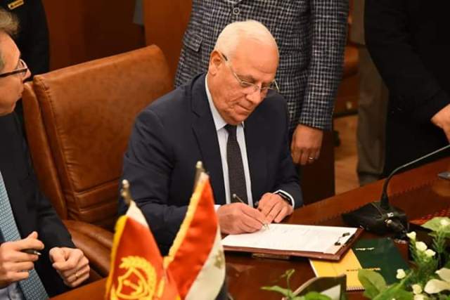  وزيرا البترول والشباب والرياضة يوقعان بروتوكول تسليم الوحدة الصحية ومركز شباب الشيخ زايد 