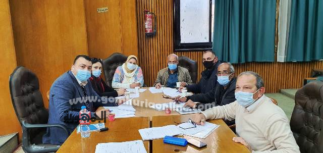 أعضاء لجنتى مزاولة المهنة والإسكان أثناء المناقشة