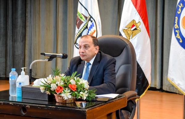  الدكتور منصور حسن