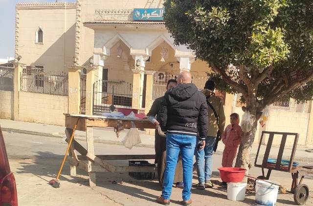 جهاز مدينة الشروق يضبط 3 سيارات و4 تروسيكلات للنباشين.. بالصور