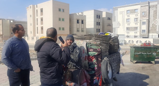 جهاز مدينة الشروق يضبط 3 سيارات و4 تروسيكلات للنباشين.. بالصور