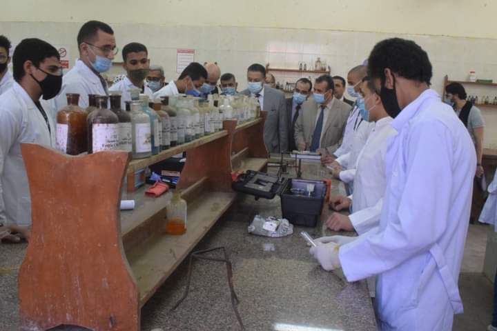  رئيس جامعة بنها يتفقد الدراسة بكلية الطب البيطري والزراعة بمشتهر