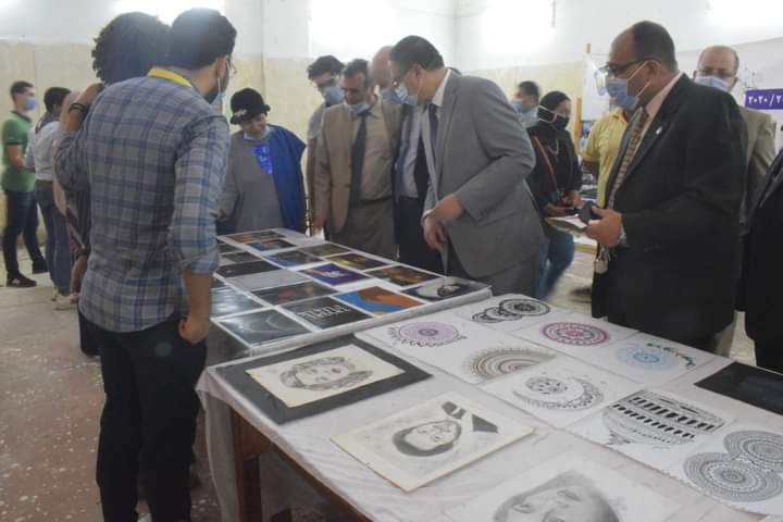  رئيس جامعة بنها يتفقد الدراسة بكلية الطب البيطري والزراعة بمشتهر