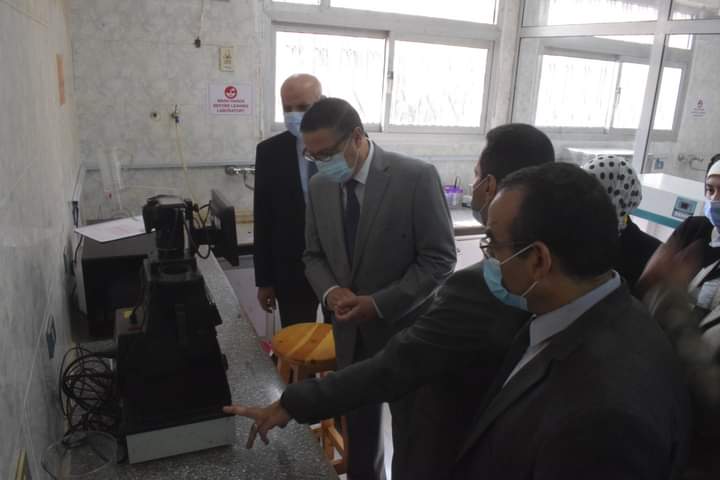  رئيس جامعة بنها يتفقد الدراسة بكلية الطب البيطري والزراعة بمشتهر