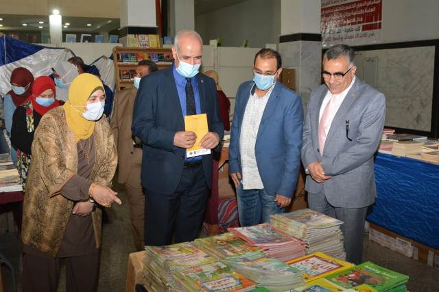 رئيس جامعة الفيوم يفتتح المعرض الدولي الخامس للكتاب