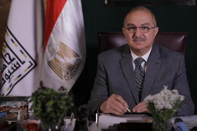 رئيس جامعة أسيوط يهنئ أستاذين بكليتي الطب والصيدلة لاختيارهما لعضوية مجلس بحوث الدواء.. بالصور