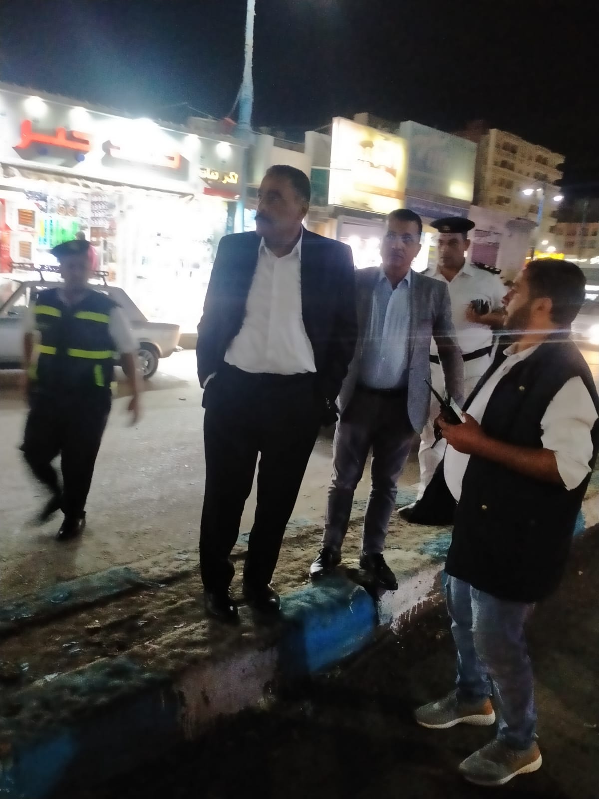 شعيب يشدد على منع اى إشغالات للباعة الجائلين بشوارع مطروح
