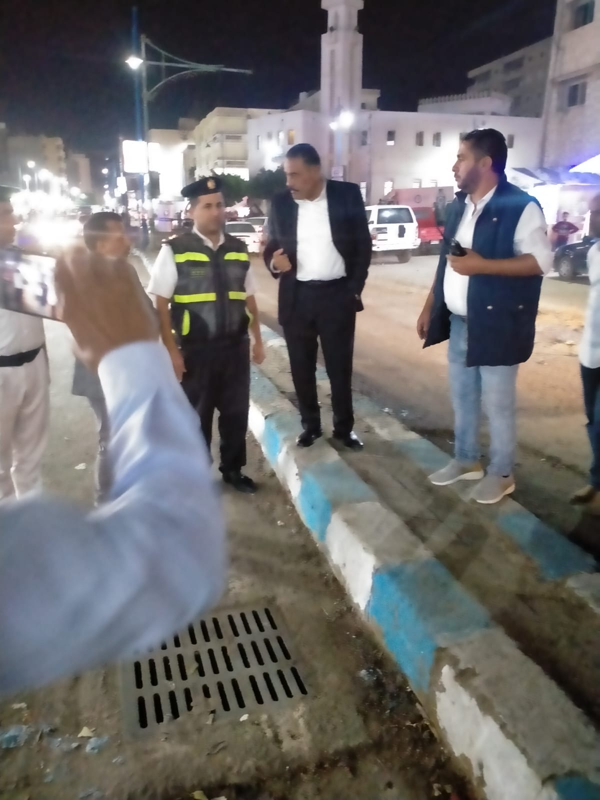 شعيب يشدد على منع اى إشغالات للباعة الجائلين بشوارع مطروح