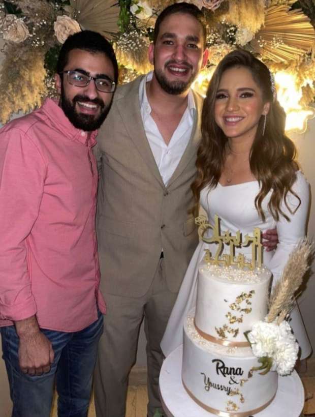 رنا رئيس تحتفل بخطبتها على يسري على فى إطار عائلي 