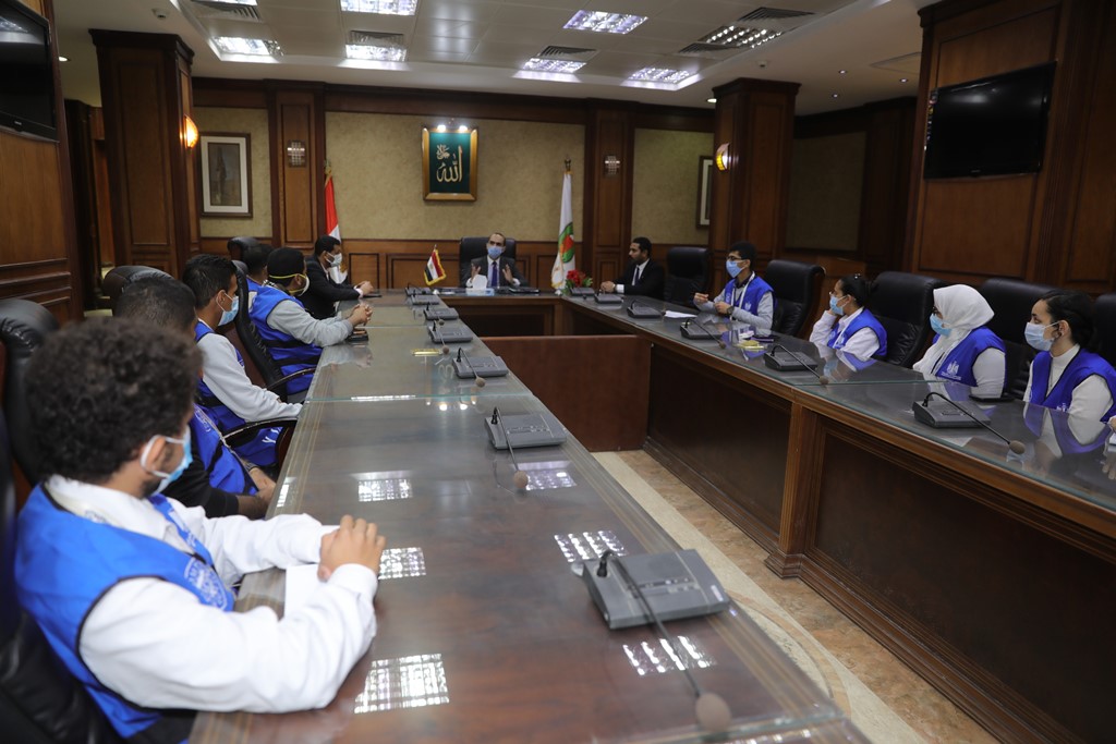 نائب محافظ سوهاج يلتقي مجموعة من شباب مبادرة 