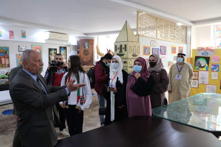 وفد المعلمين الإمارتيين يزور مدارس الحسام بالجيزة  بالصور