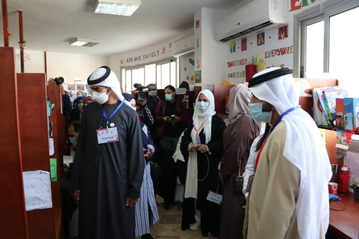 وفد المعلمين الإمارتيين يزور مدارس الحسام بالجيزة  بالصور